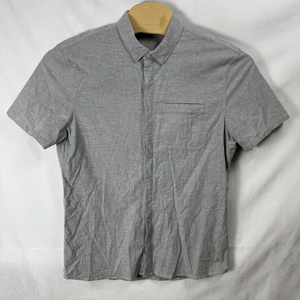 Lululemon Shirt Men XL *** Chambray  Grey Hidden Button Down Short Sleeve Casual